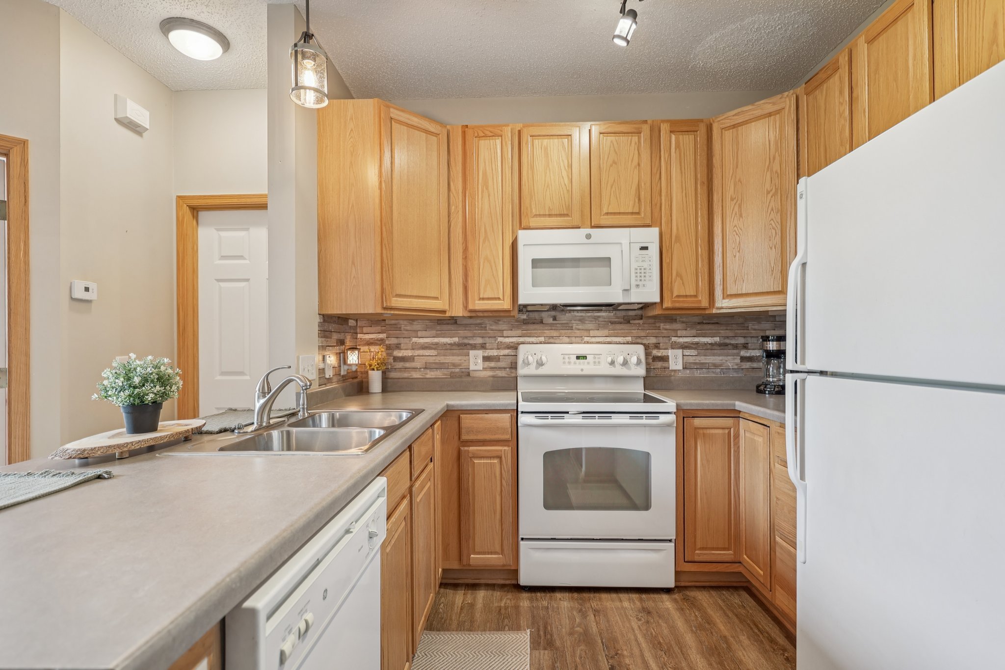 Lambert Ave NE-S1409-013.jpg