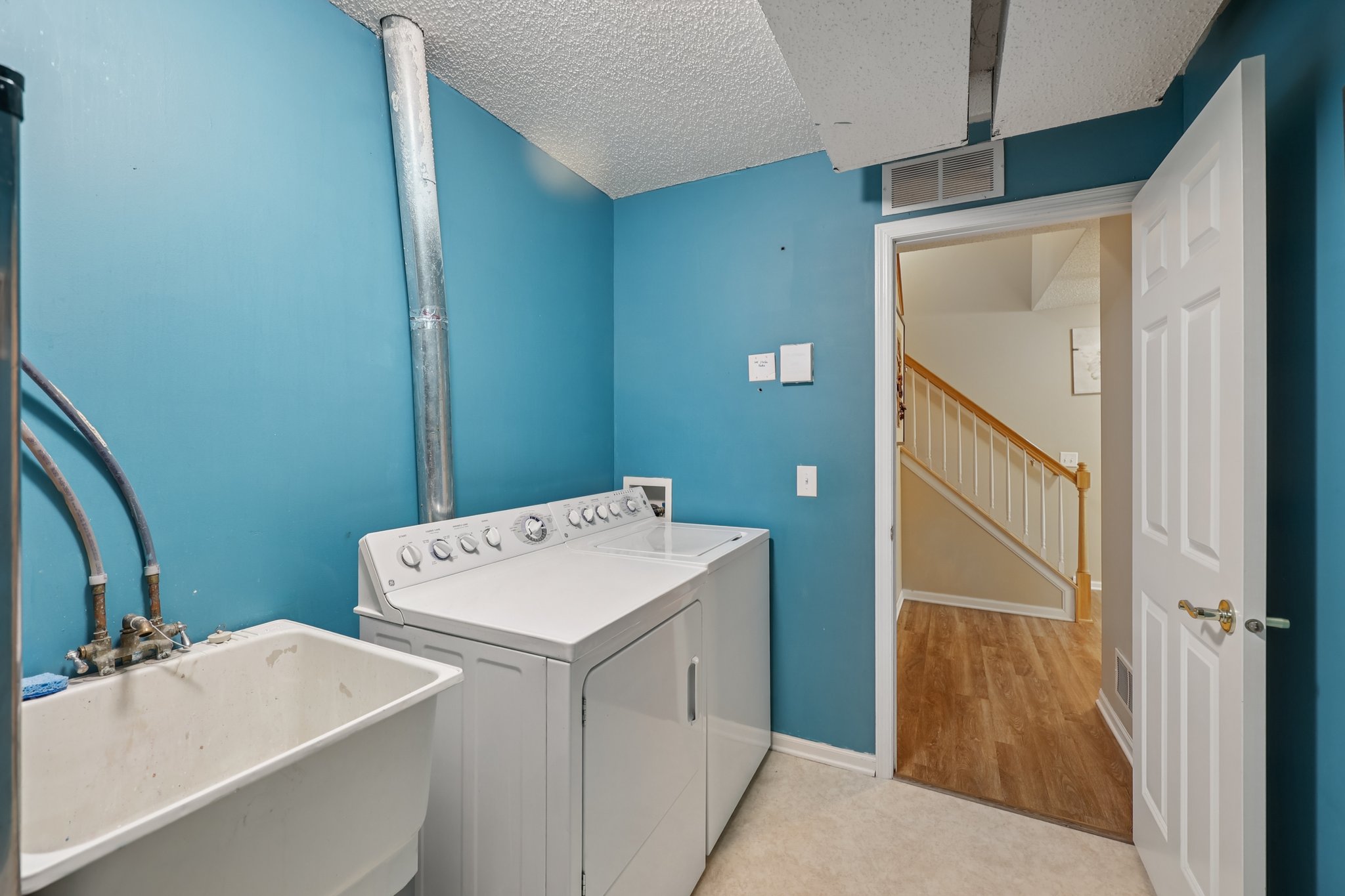 Lambert Ave NE-S1409-035.jpg