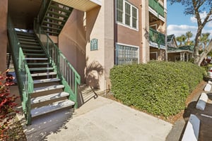 N Wickham Rd unit 208-003.jpg