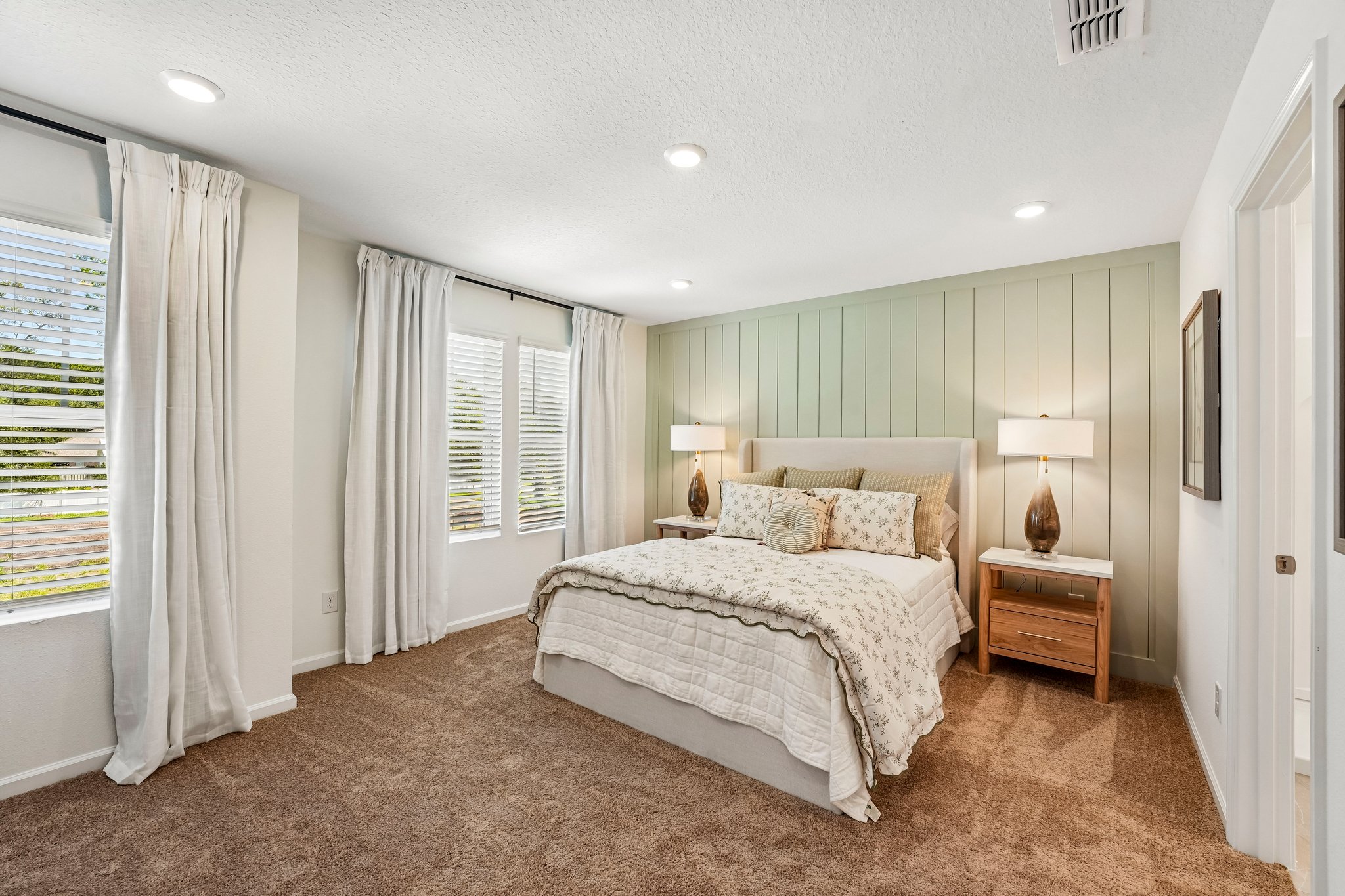 7668 Commander LAne-S1908-020.jpg