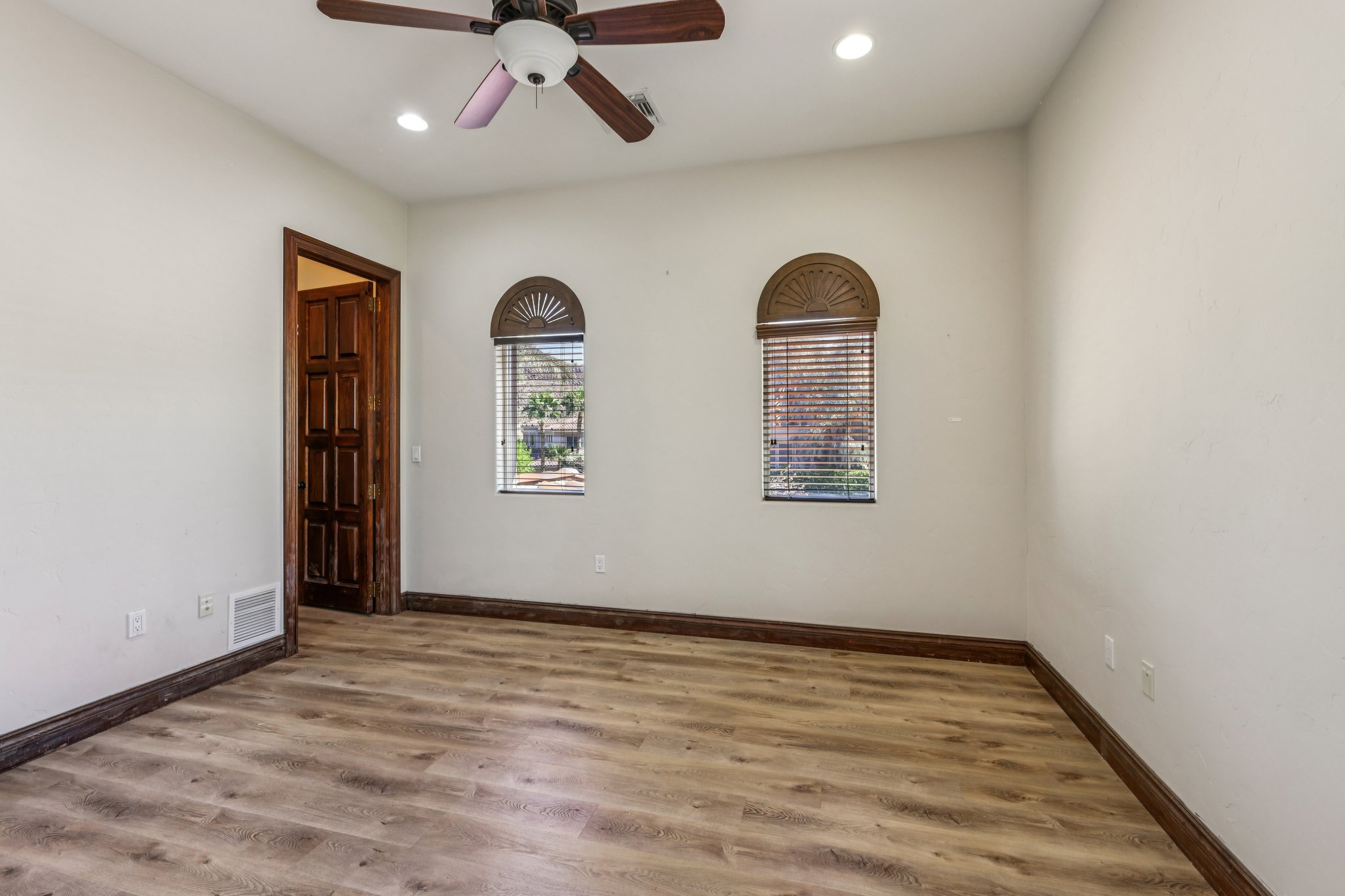 Dibasio Ct-S2603-097.jpg