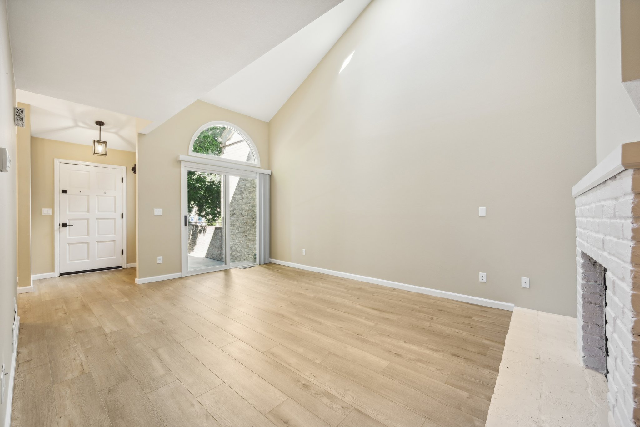 S Cove Cir-015.jpg