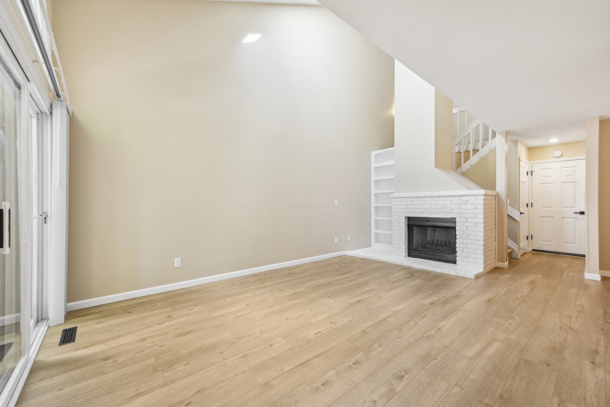 S Cove Cir-018.jpg