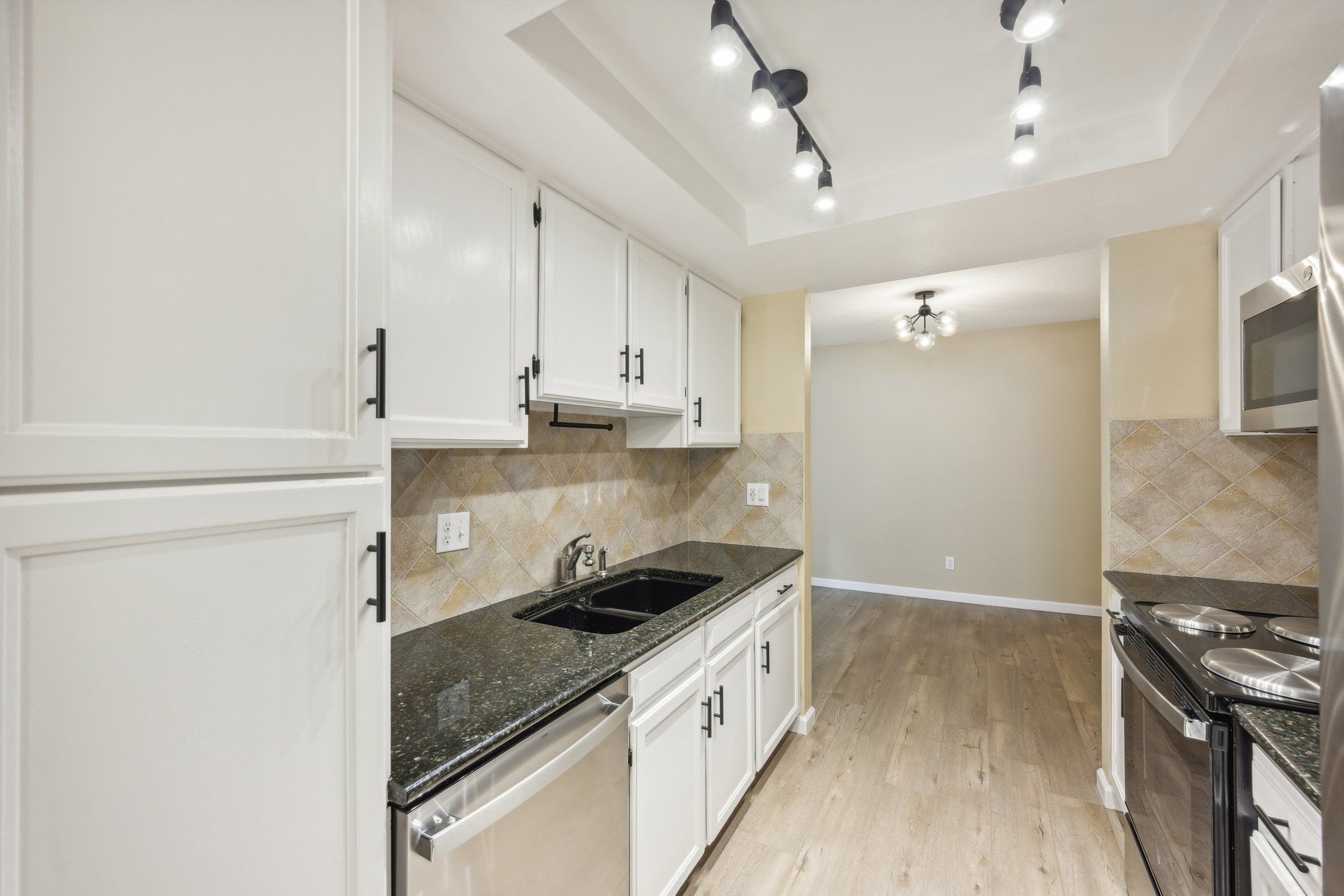 S Cove Cir-020.jpg