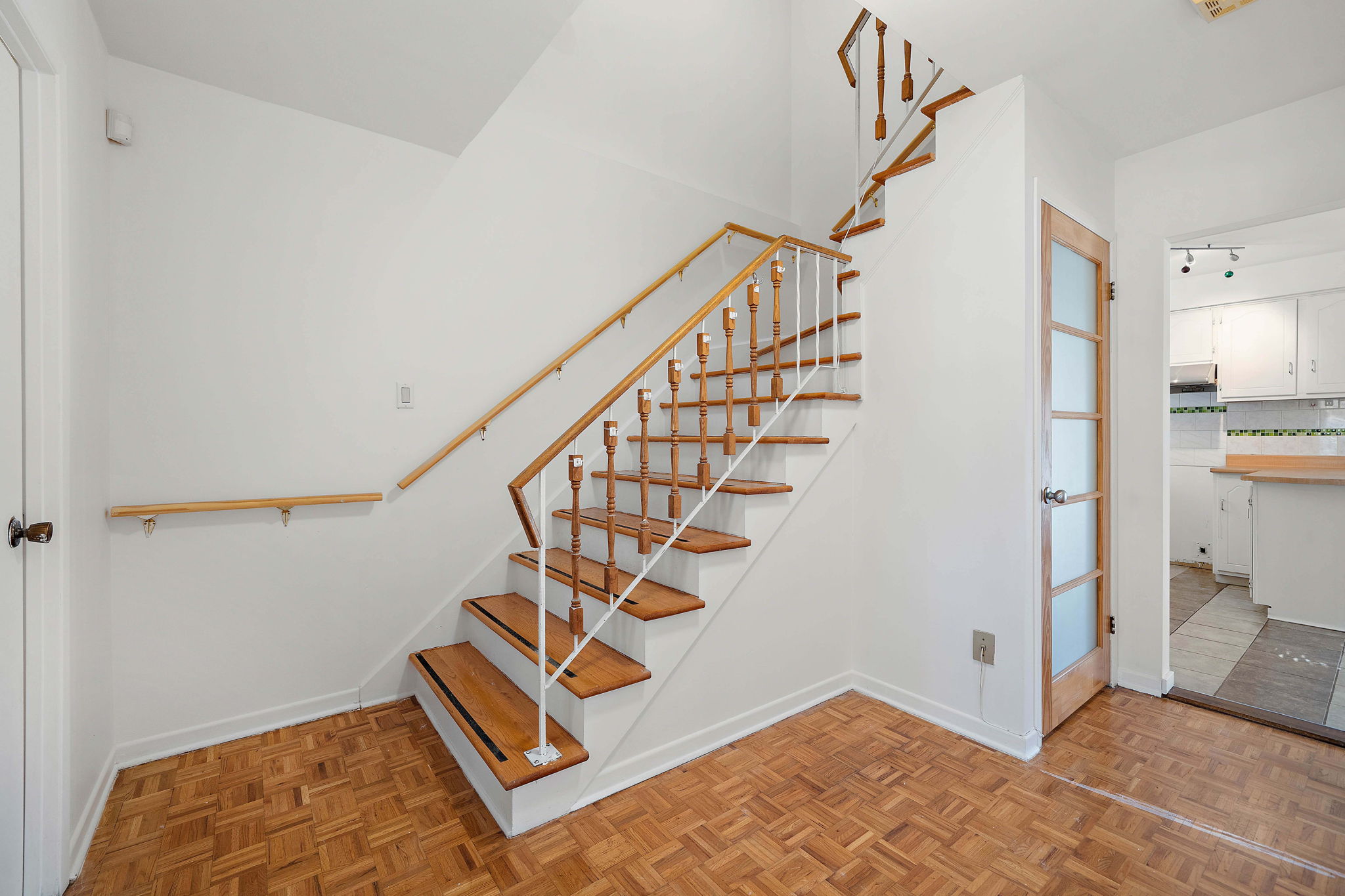 7673 Pl. Trahan, Brossard, QC J4W 3E5 Montreal Real Estate Photography