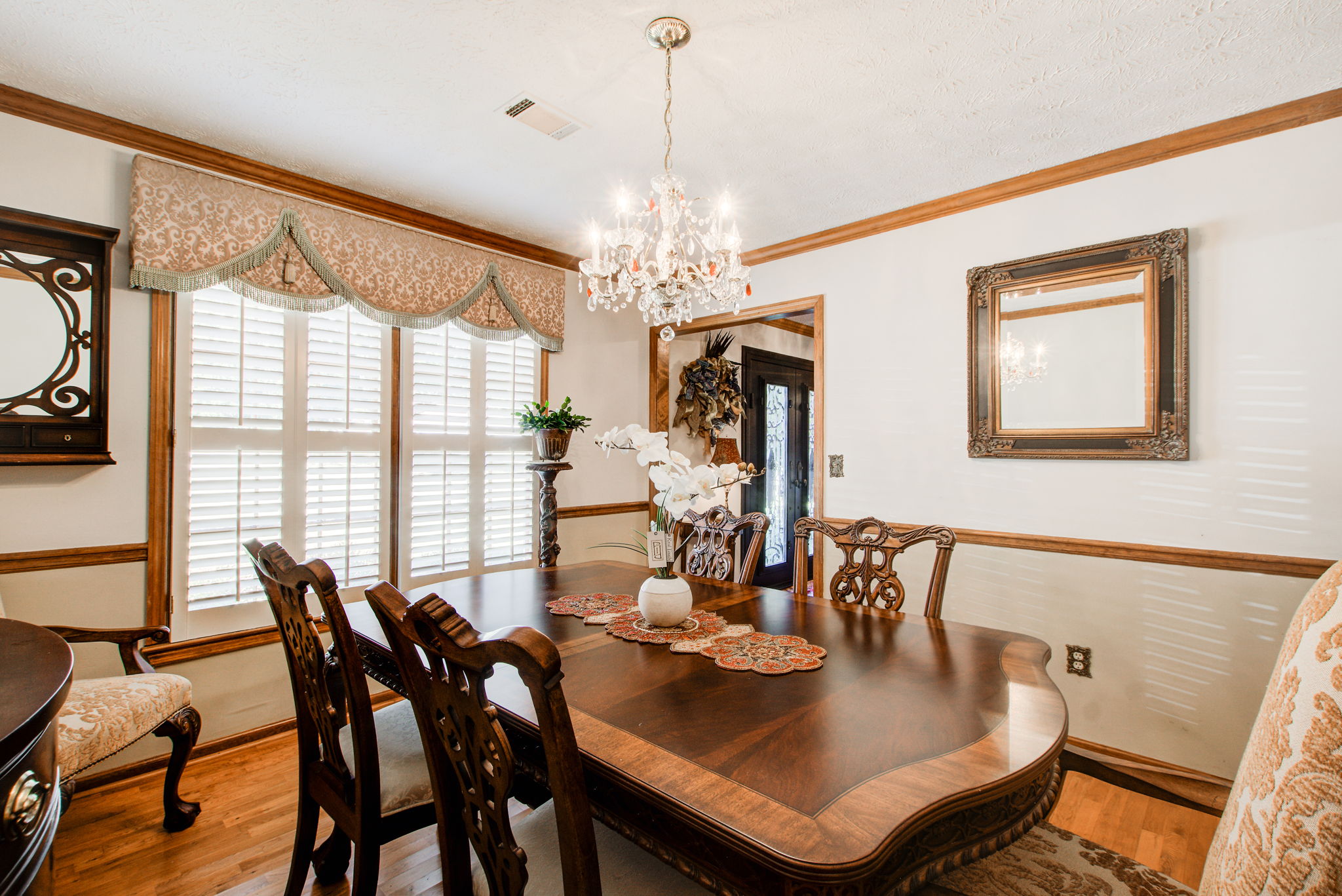 7 Dining A w Foyer