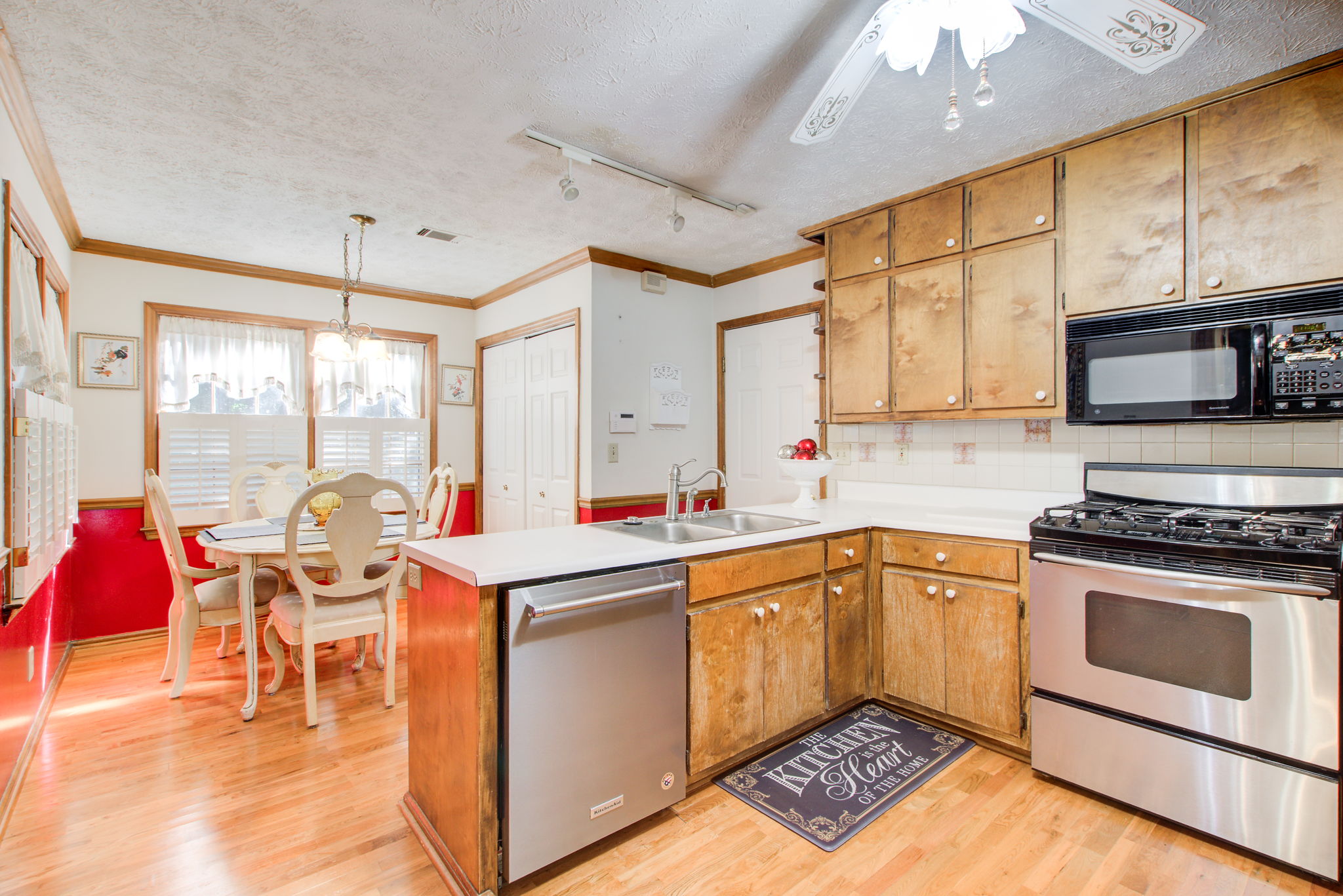 10 Breakfast Area Kitchen Split