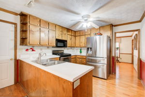 9 Kitchen w Dining