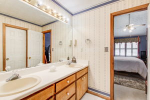 25 Main BR En Suite C Vanity Detail w BR View