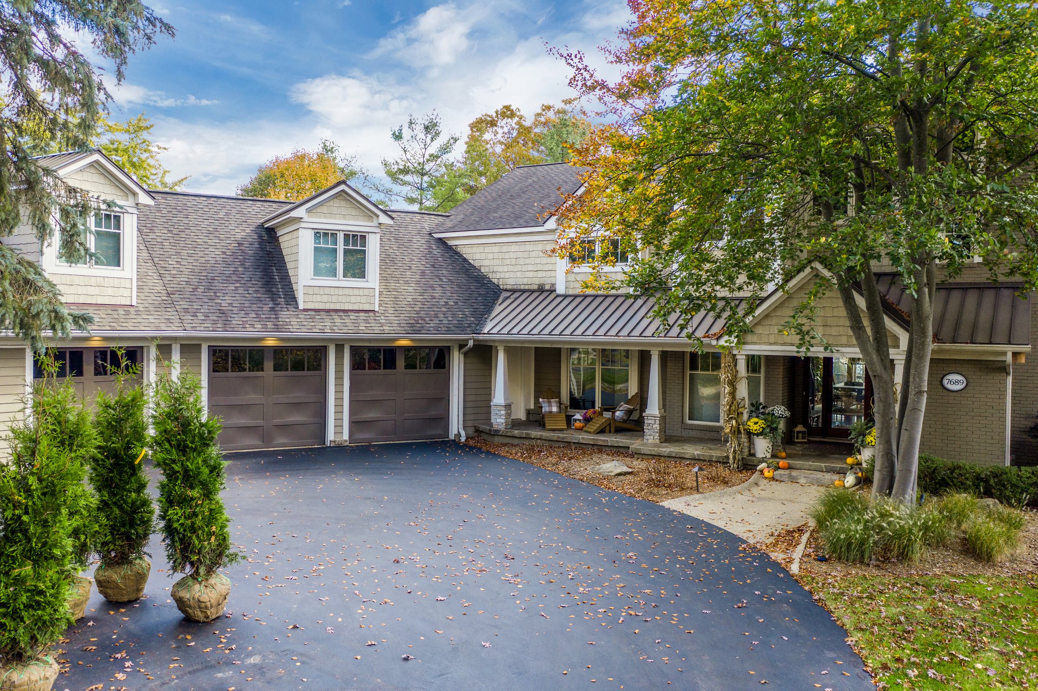  7689 Deerhill Dr, Clarkston, MI 48346, US Photo 2
