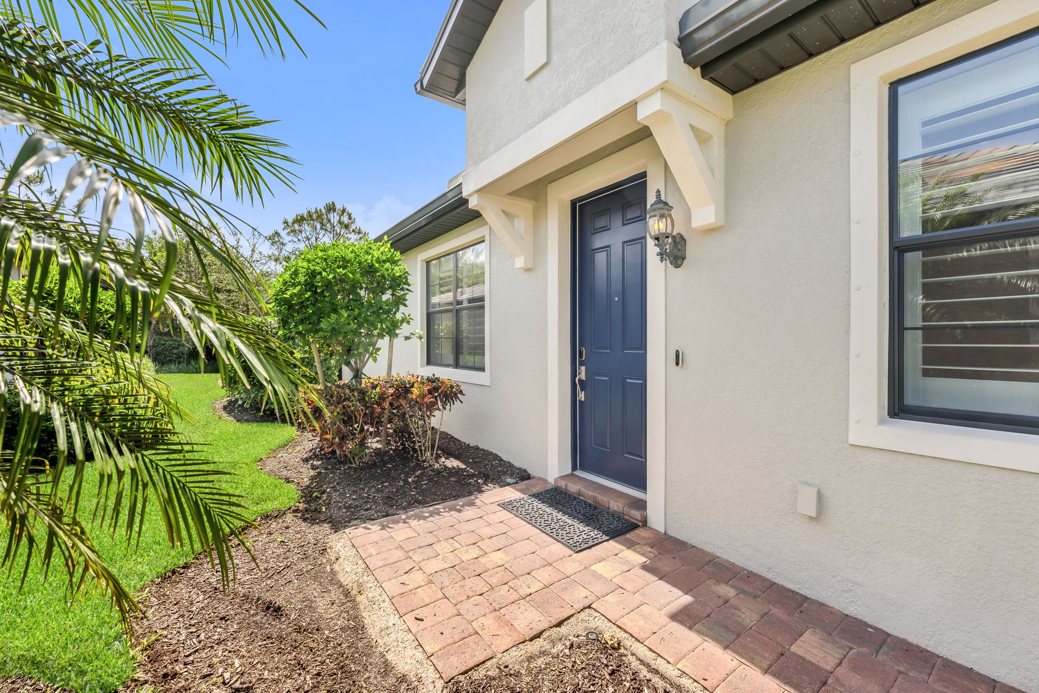 Side Entry Close