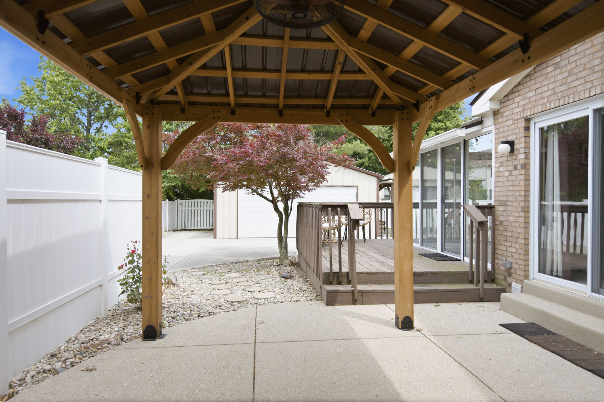  Photo 8
