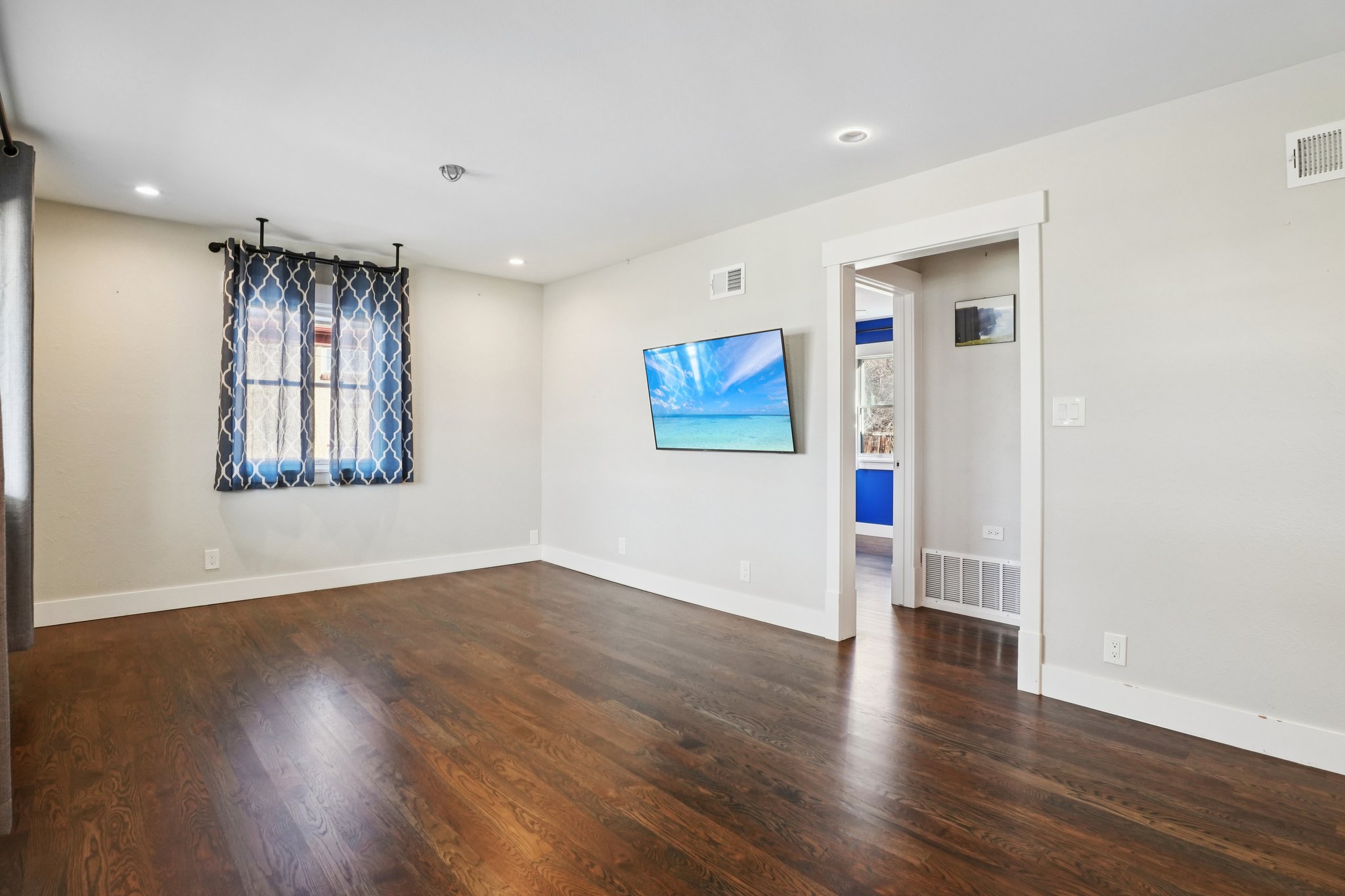 King St-S2201-007.jpg