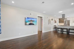 King St-S2201-009.jpg