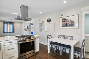 King St-S2201-010.jpg