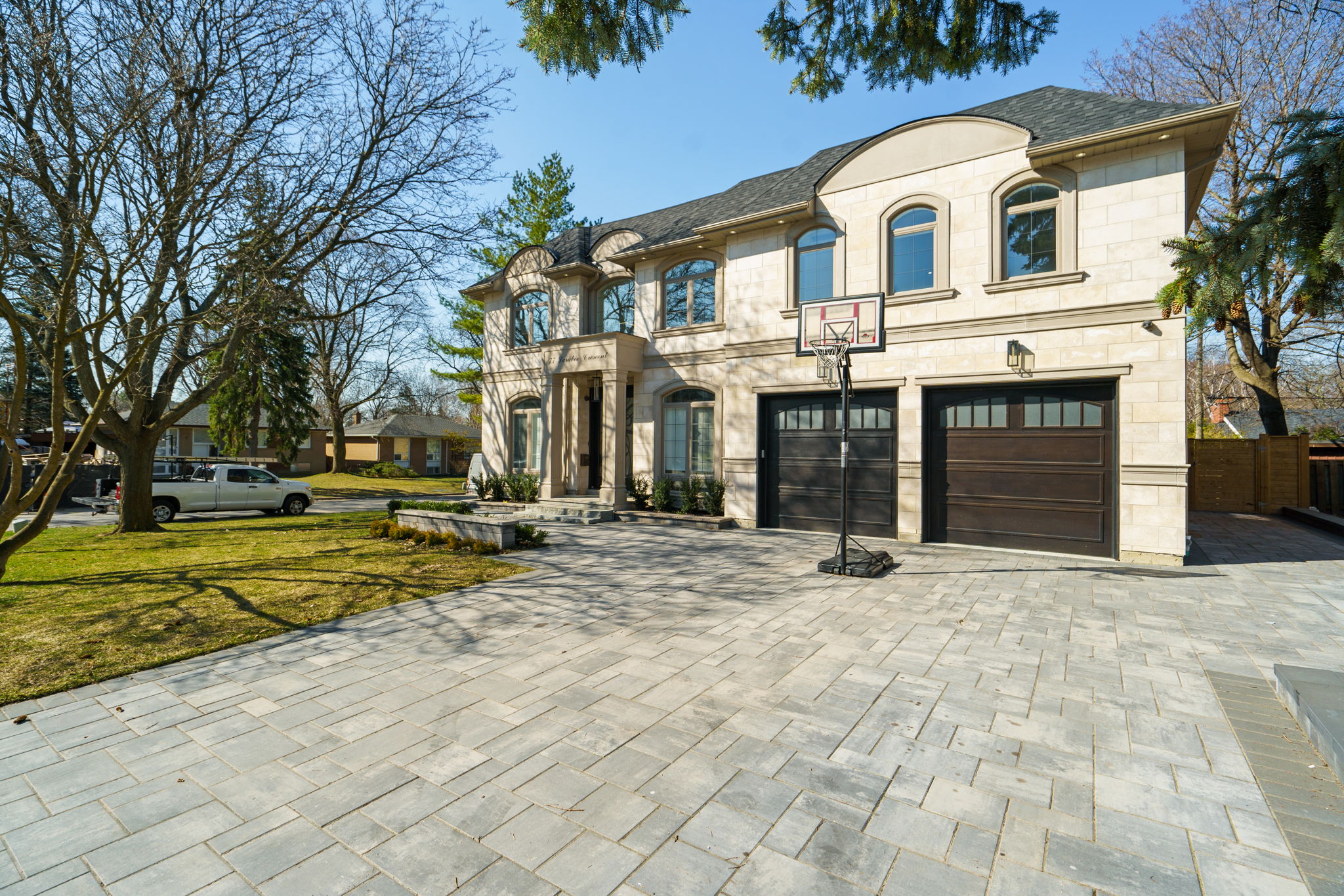 77 Larabee Crescent Toronto, ON M3A 3E6