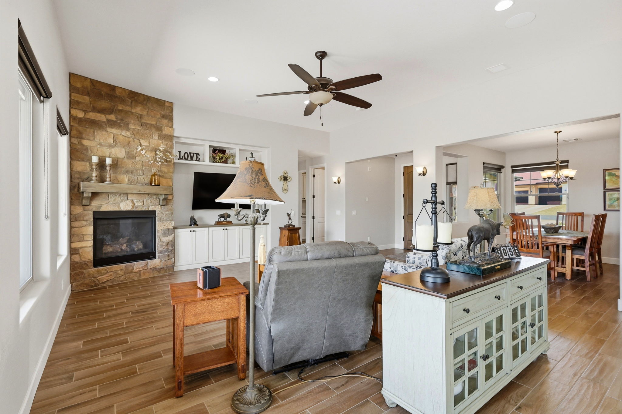 Living Room (2)