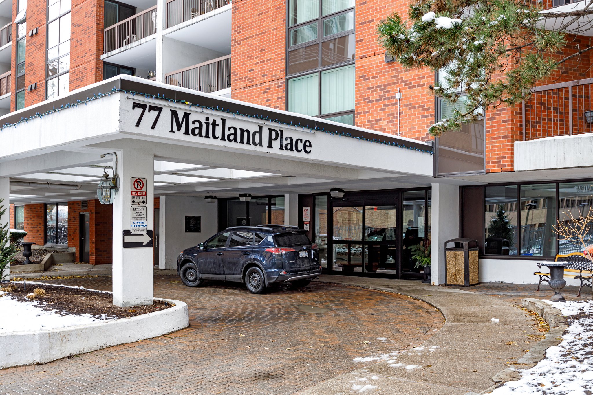 77 Maitland Pl, Toronto, ON M4Y 2V6, Canada Photo 3