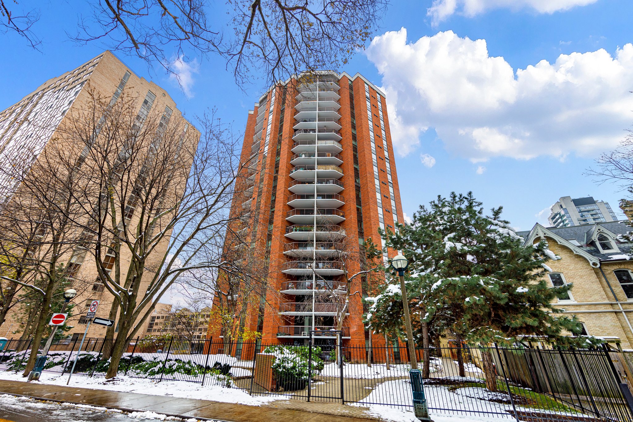 77 Maitland Pl, Toronto, ON M4Y 2V6, Canada Photo 1