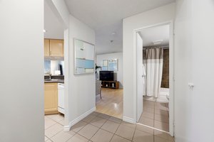 77 Maitland Pl, Toronto, ON M4Y 2V6, Canada Photo 3