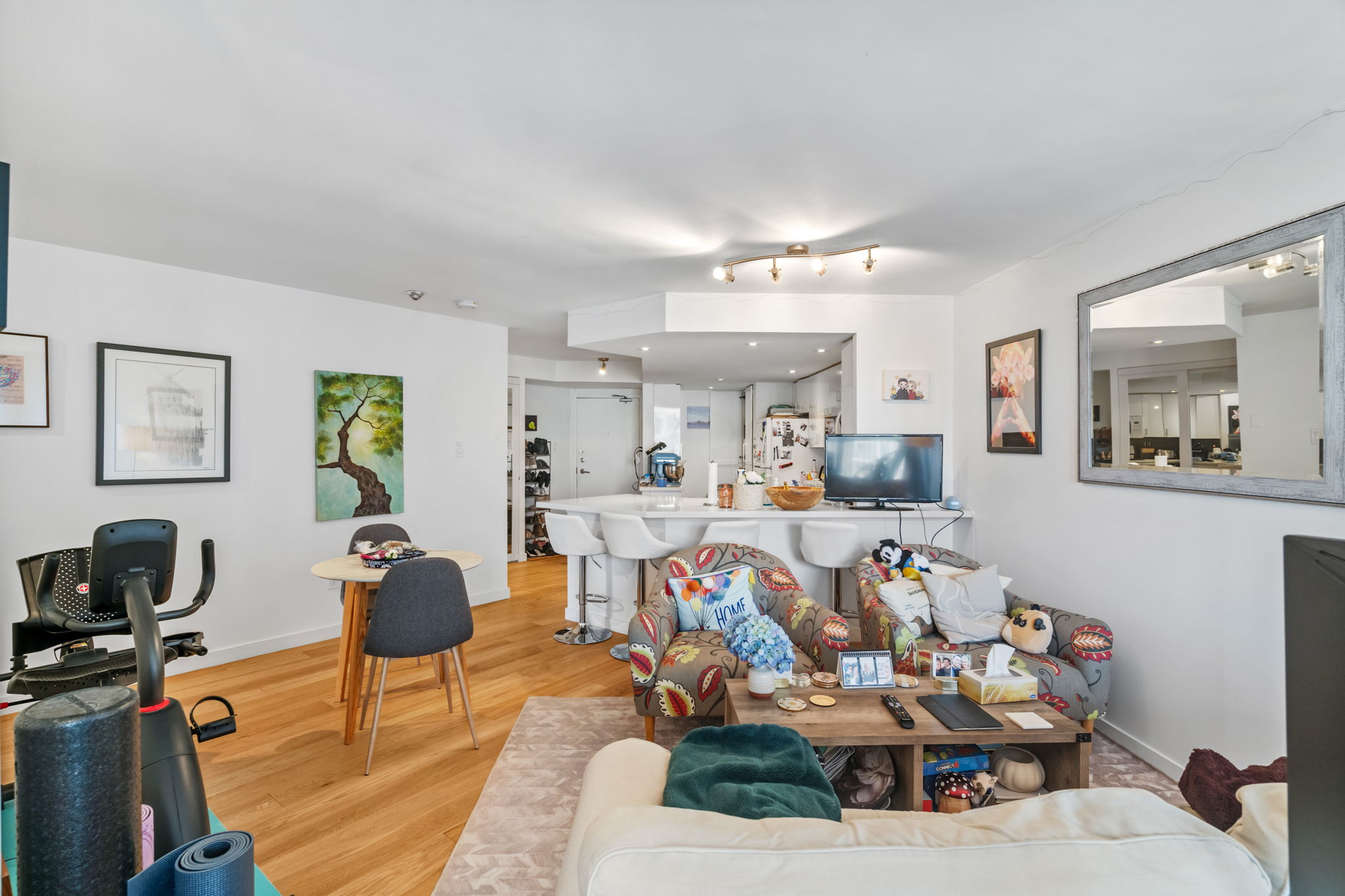 77 Maitland Pl Unit PH02 Toronto, ON M4Y 2V6