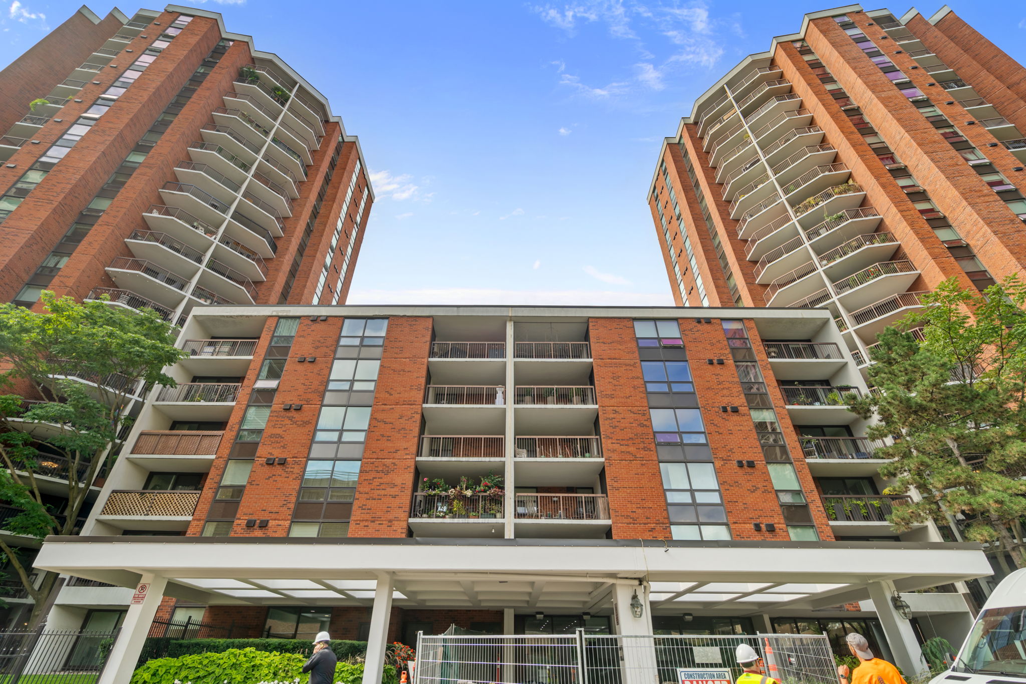 77 Maitland Pl Unit PH02 Toronto, ON M4Y 2V6