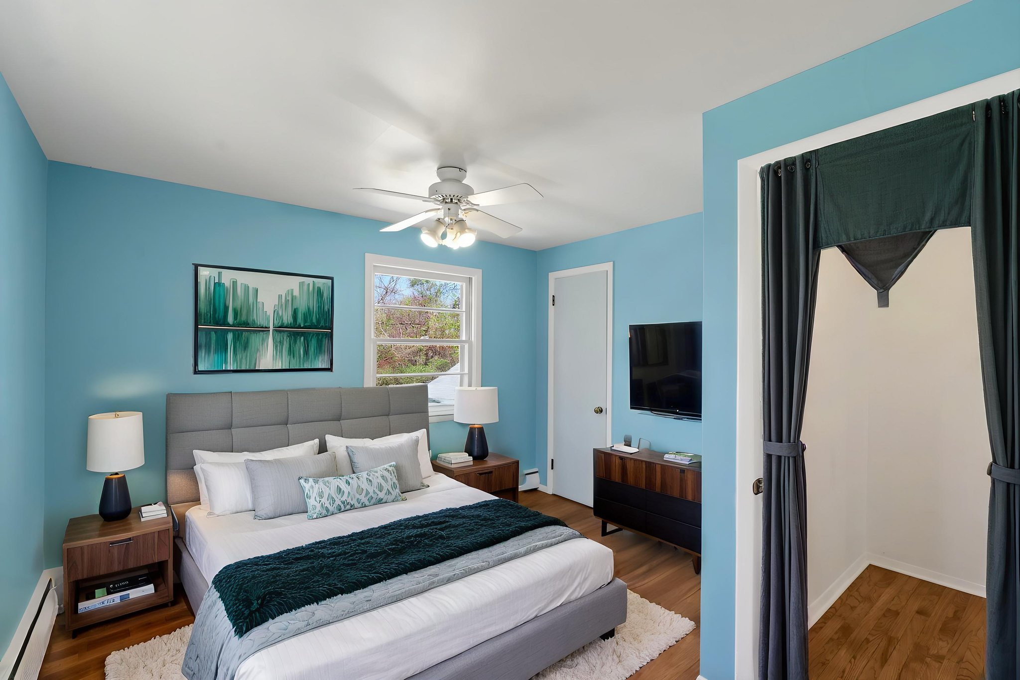 _DSC8242 virtually staged.jpeg