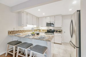 016_77 Shelley Ave  
