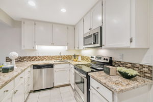 019_77 Shelley Ave  