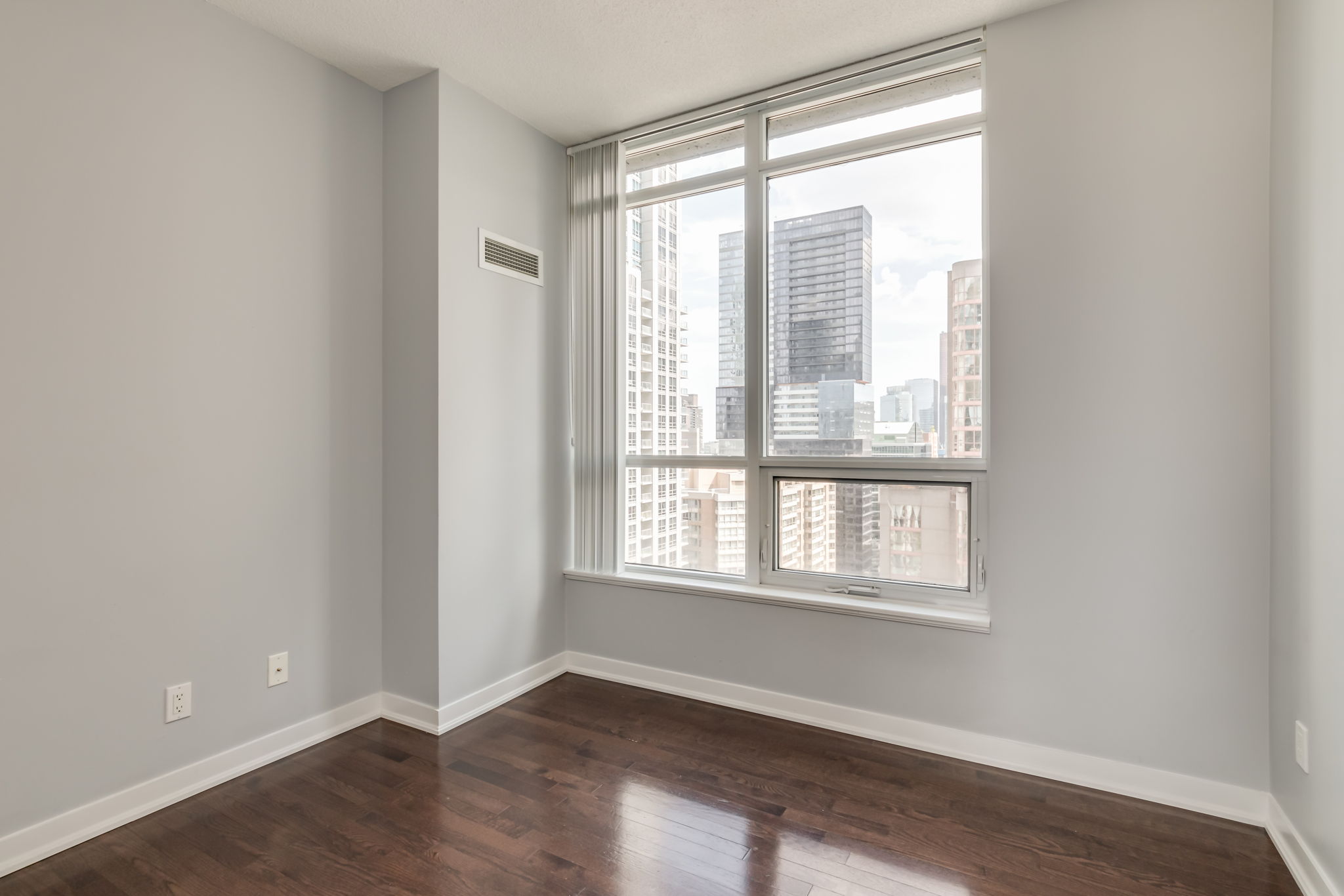 Toronto property showcase — delivered property photograph 16