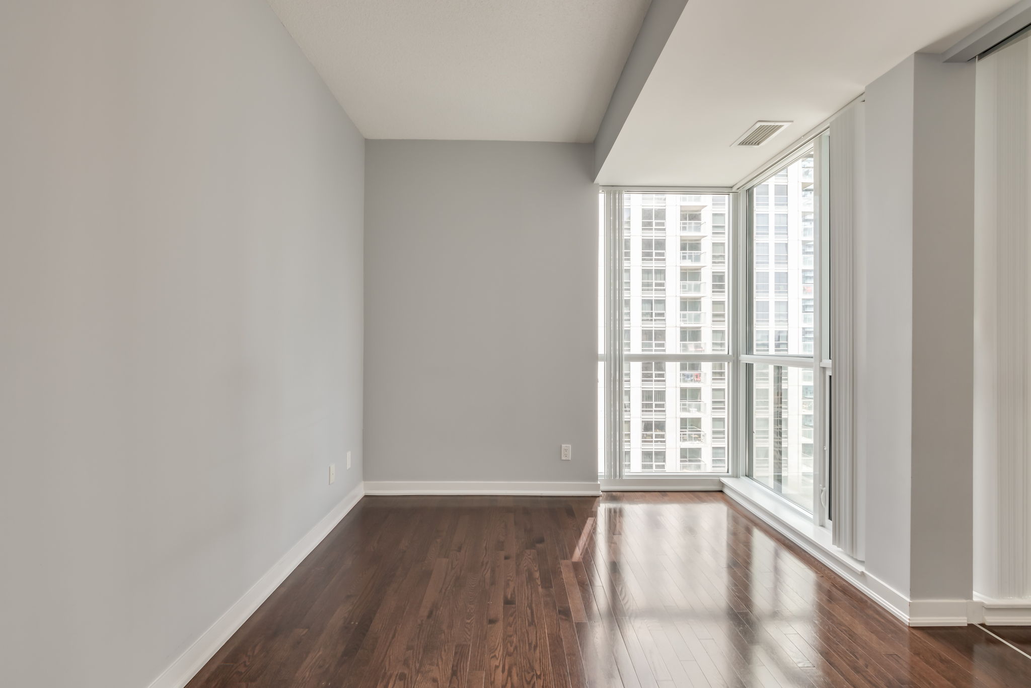 Toronto property showcase — delivered property photograph 10