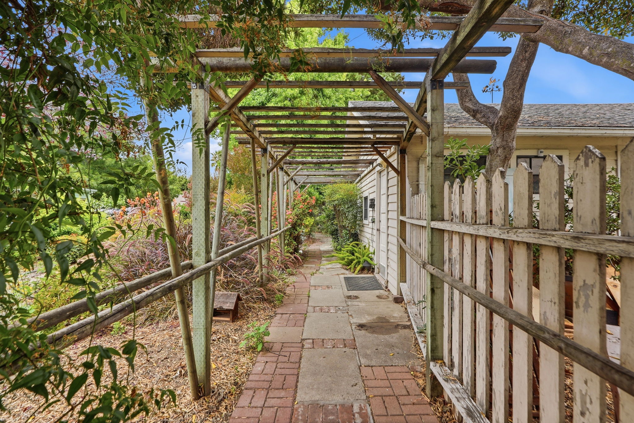 052_F8_770 Grove Way