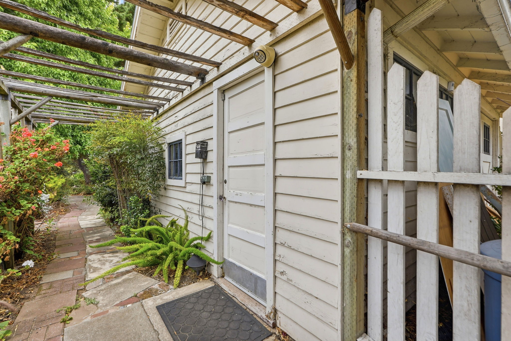 053_F8_770 Grove Way