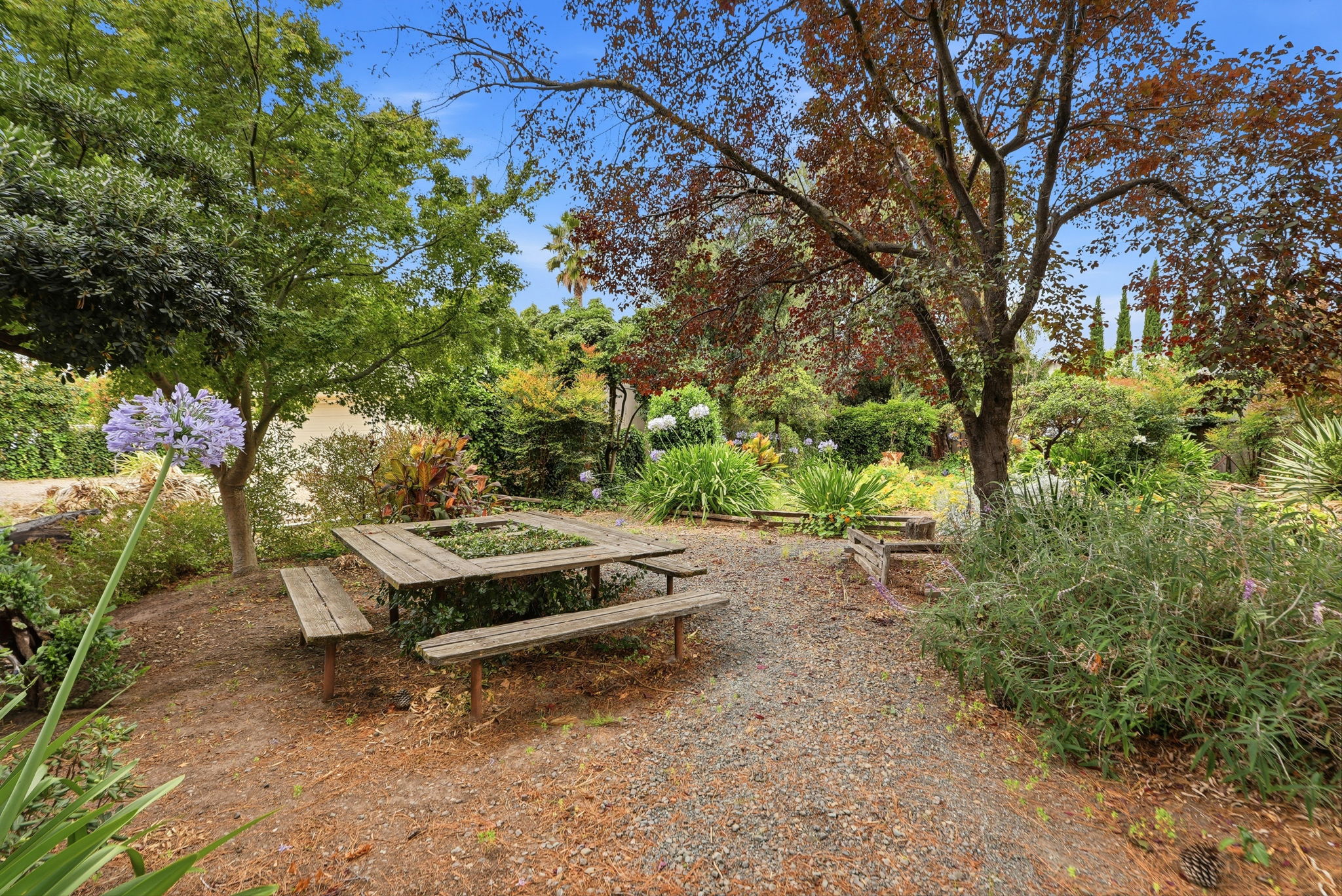 056_F8_770 Grove Way