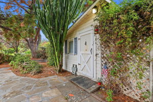 051_F8_770 Grove Way