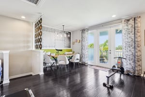 Hull Island Dr-S2207-029.jpg
