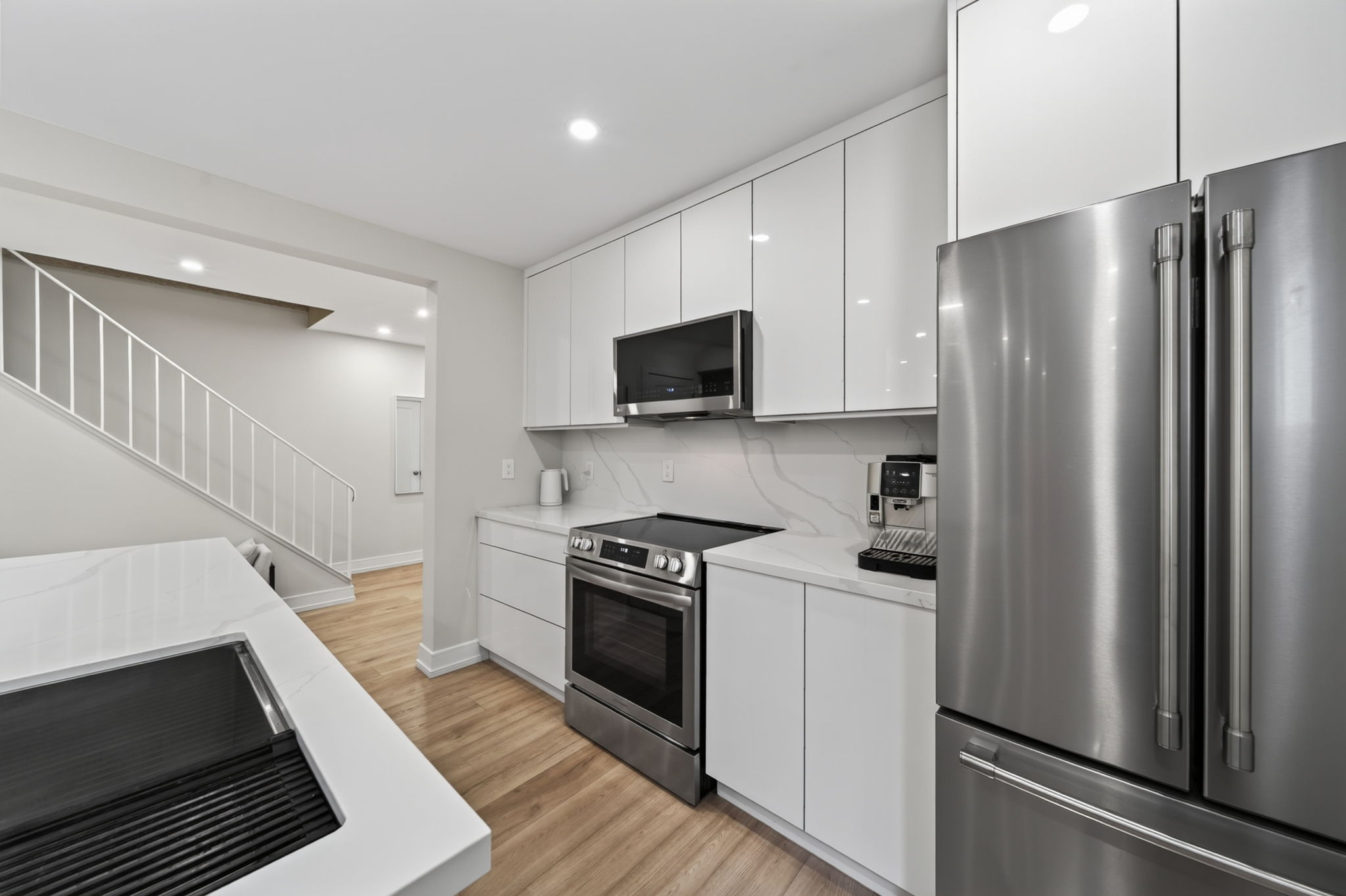 770 Pam Crescent Newmarket, ON L3Y 5B6