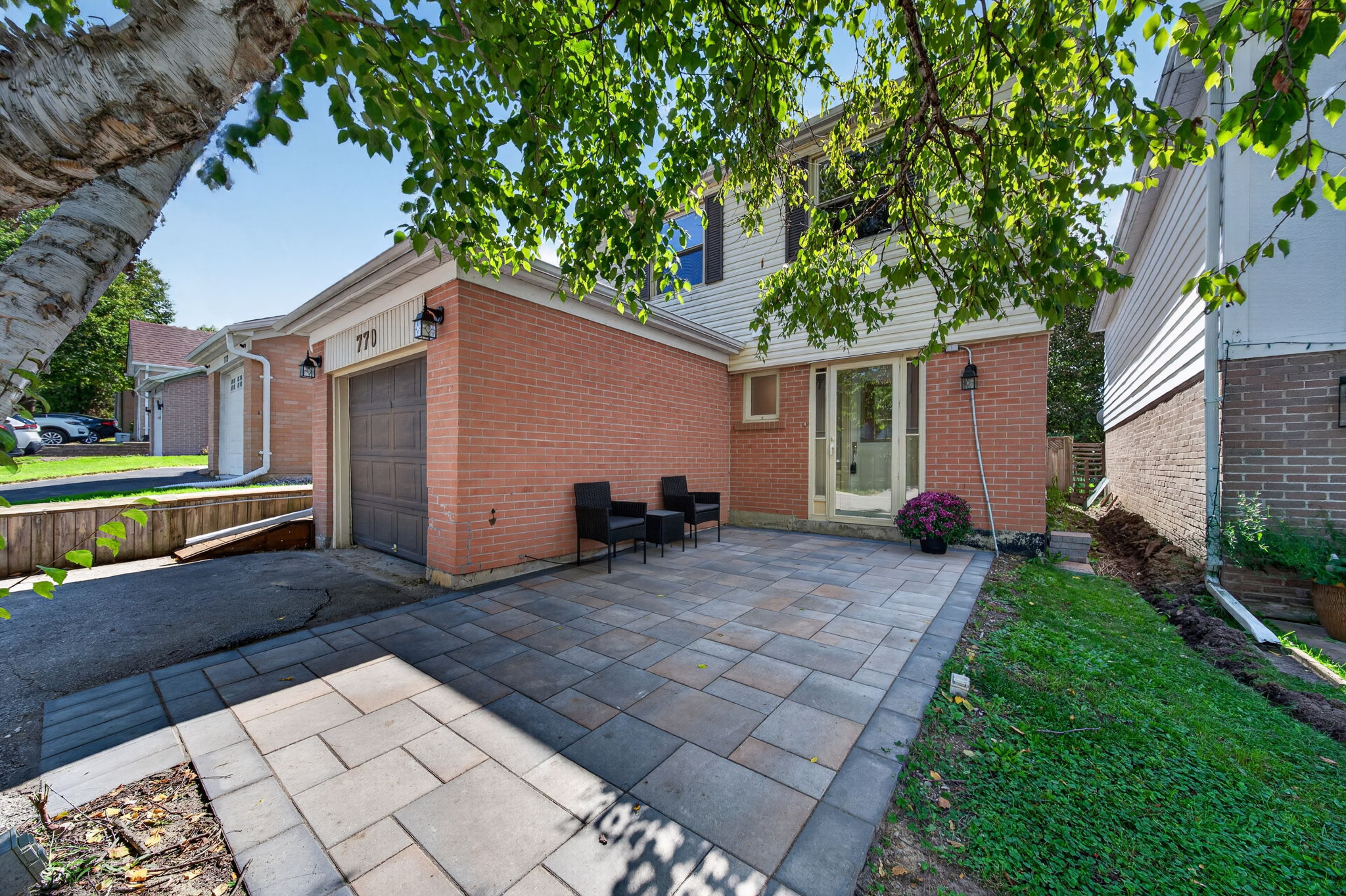 770 Pam Crescent Newmarket, ON L3Y 5B6