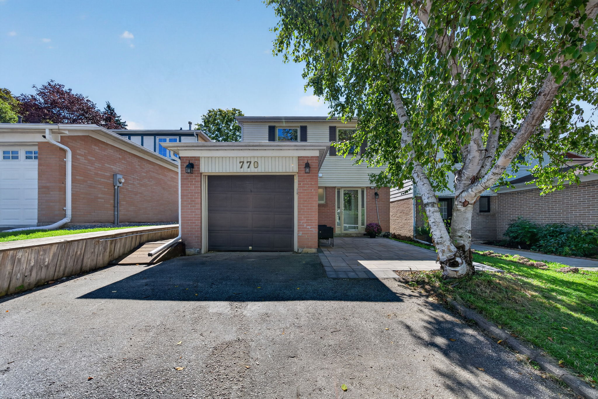 770 Pam Crescent Newmarket, ON L3Y 5B6