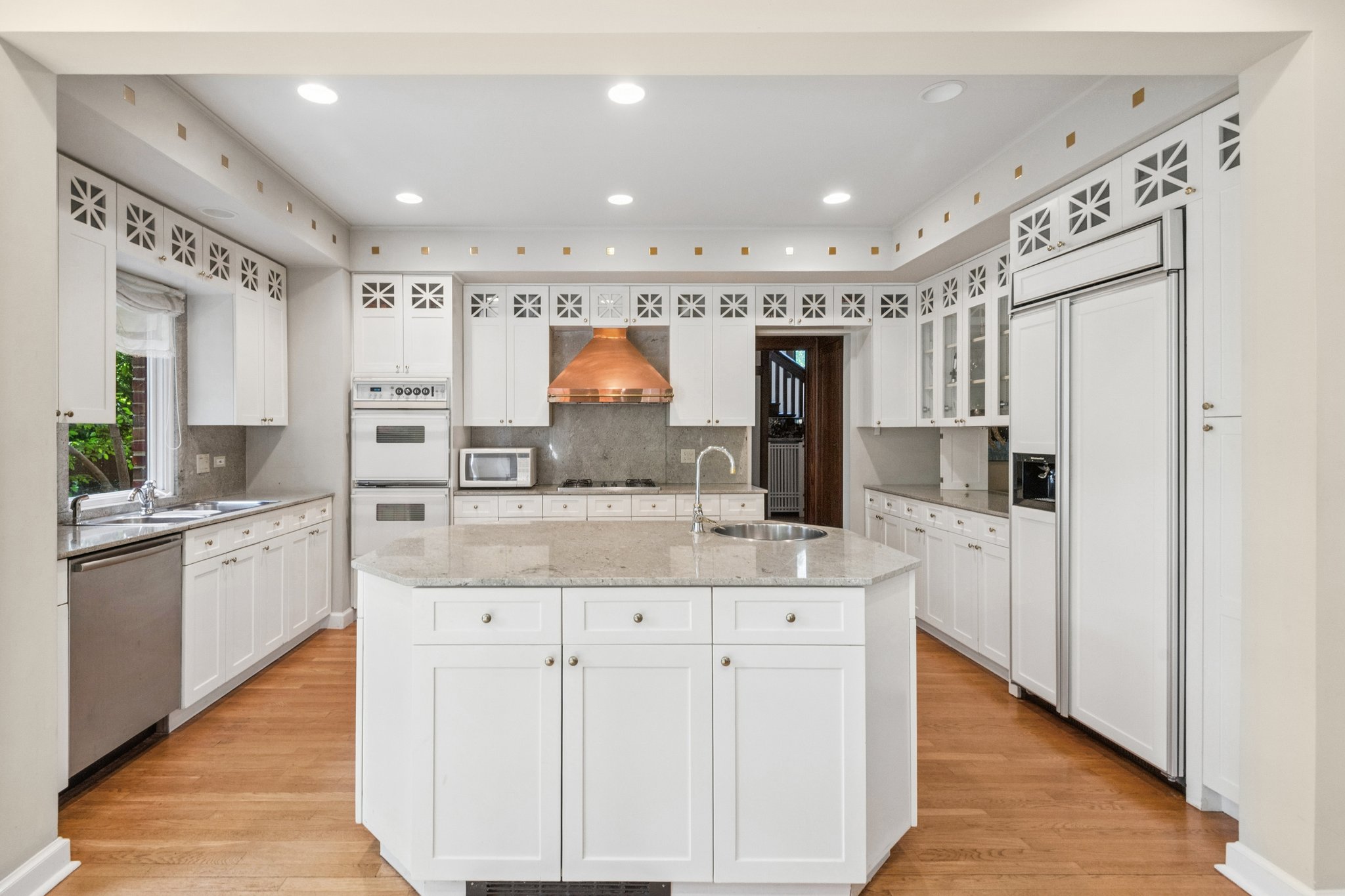 770 Sheridan Rd_012.jpg