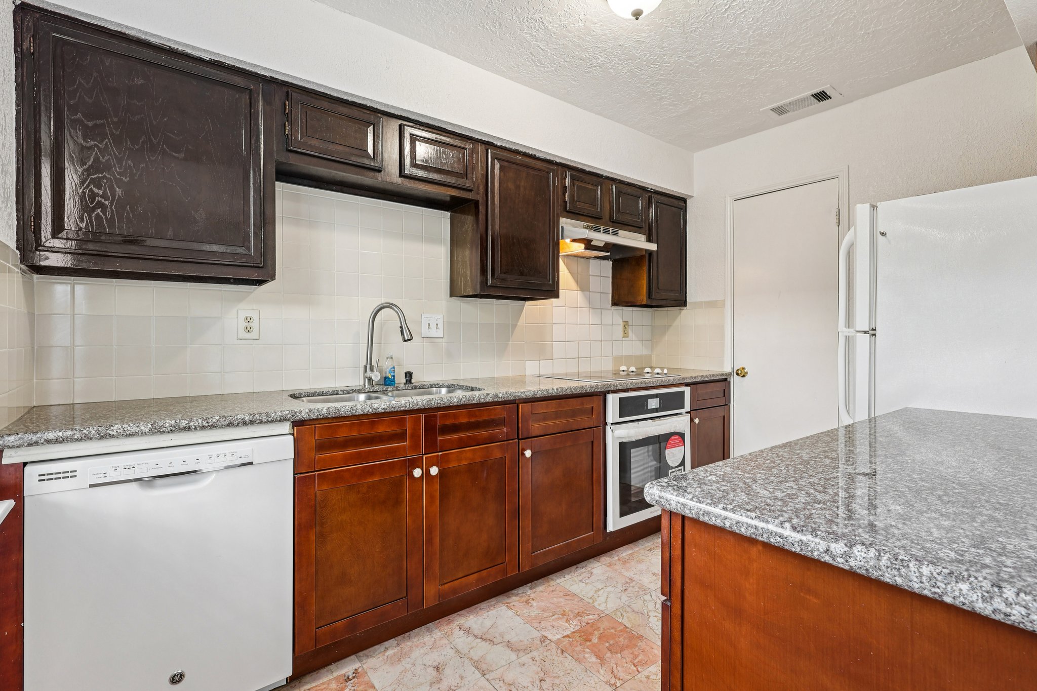 Creekbend Dr 70-S2509-008.jpg