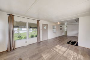 E Comanche Ave-009