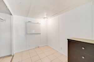 E Comanche Ave-020