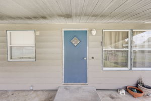 E Comanche Ave-005
