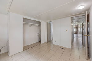 E Comanche Ave-011