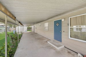 E Comanche Ave-004