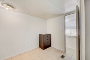 E Comanche Ave-021