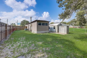 E Comanche Ave-024
