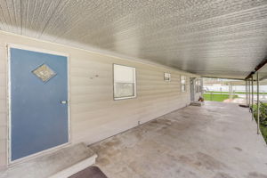 E Comanche Ave-006