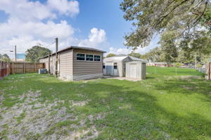 E Comanche Ave-025